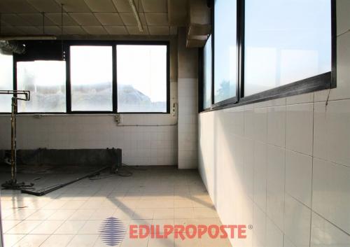 Locale commerciale in vendita a Cesano Maderno