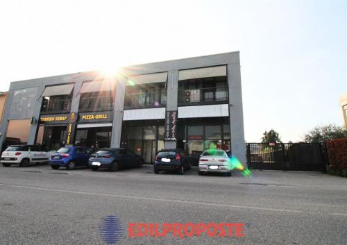 Locale commerciale in vendita a Cesano Maderno