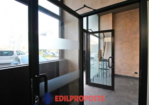 Locale commerciale in vendita a Cesano Maderno