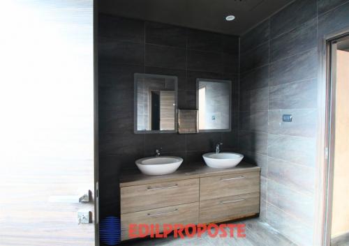 Locale commerciale in vendita a Cesano Maderno