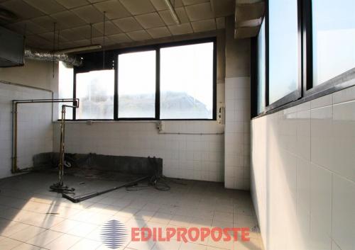 Locale commerciale in vendita a Cesano Maderno