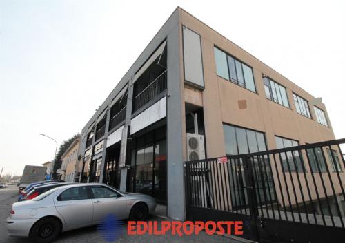 Locale commerciale in vendita a Cesano Maderno