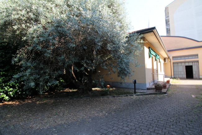 Capannone in vendita a Limbiate