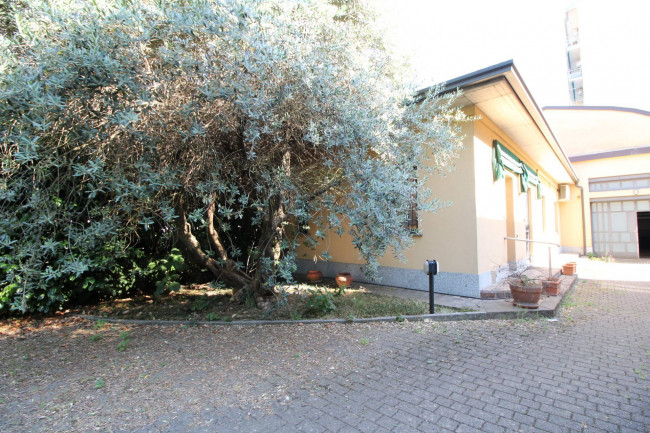 Capannone in vendita a Limbiate