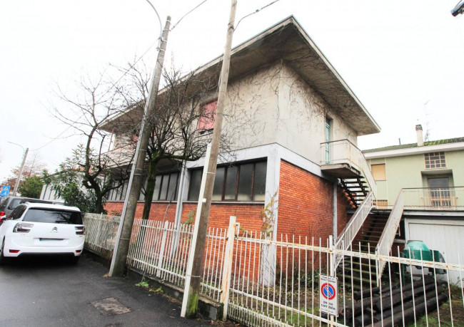 Deposito in vendita a Nova Milanese