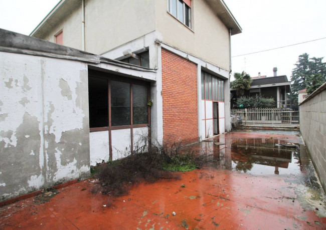 Deposito in vendita a Nova Milanese