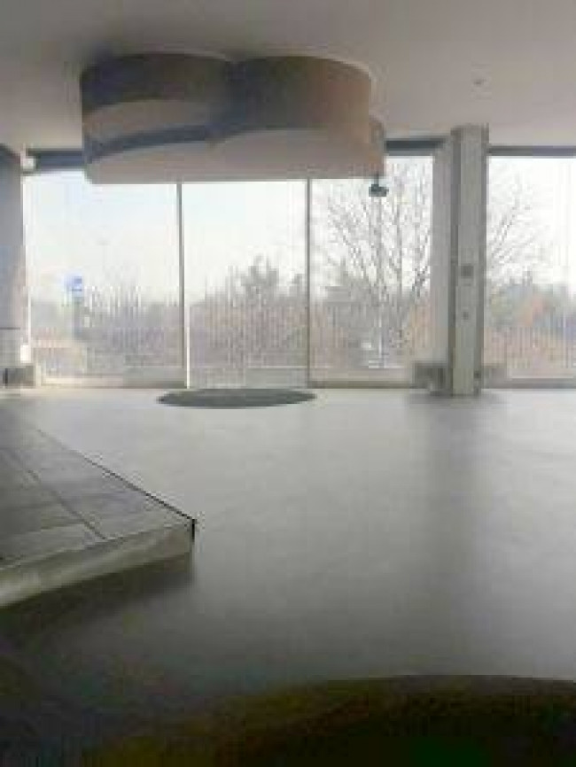 Locale commerciale in vendita a Monza