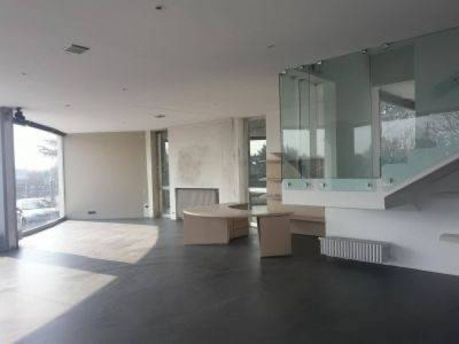 Locale commerciale in vendita a Monza
