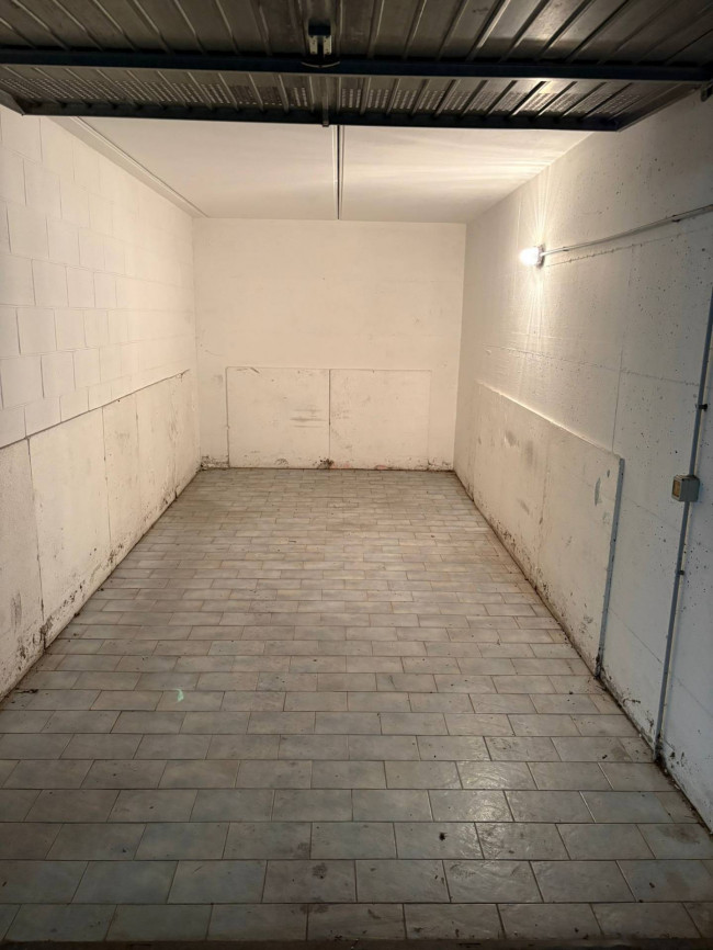 Box o garage in vendita a Cernusco sul Naviglio