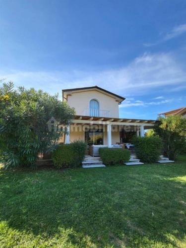 Villa Bifamiliare in vendita a Forte dei Marmi