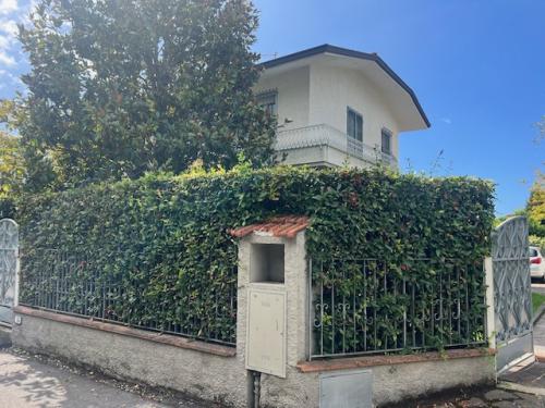 Villa Bifamiliare in vendita a Forte dei Marmi
