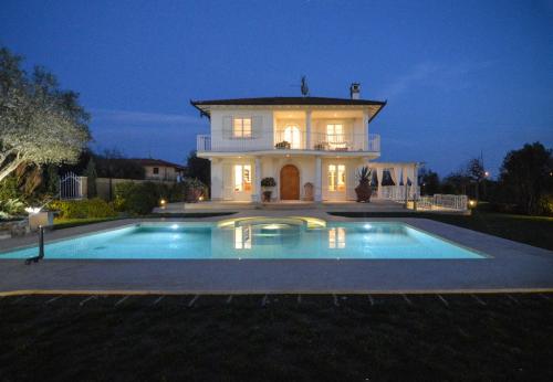 Villa in vendita a Forte dei Marmi