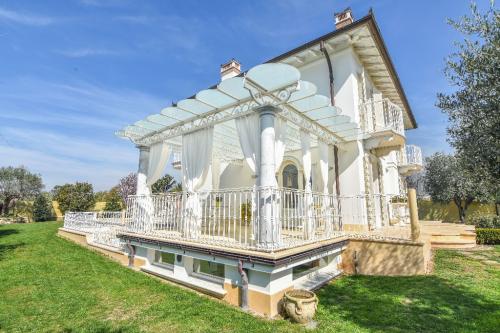 Villa in vendita a Forte dei Marmi