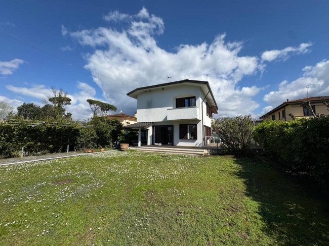 Villa Bifamiliare in vendita a Forte dei Marmi