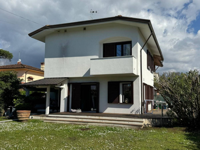 Villa Bifamiliare in vendita a Forte dei Marmi