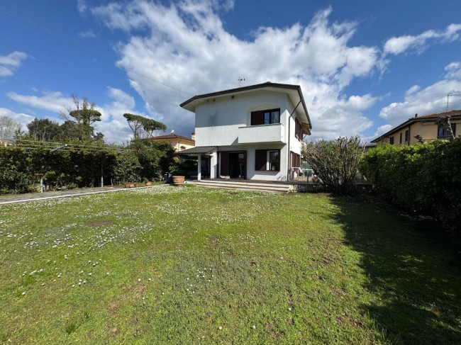 Villa Bifamiliare in vendita a Forte dei Marmi
