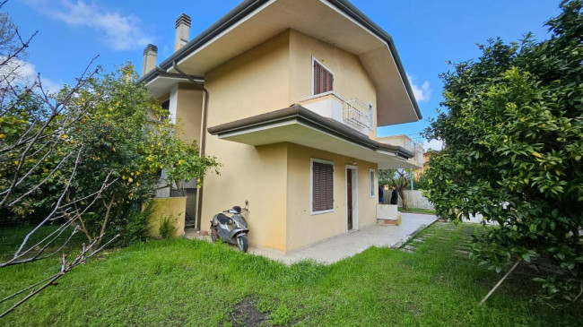 Villette a schiera in vendita a Montignoso