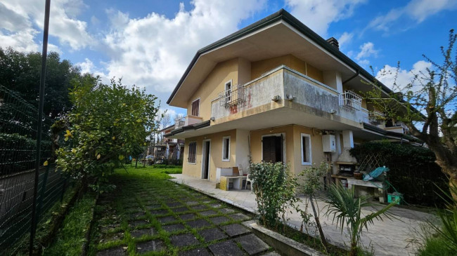 Villette a schiera in vendita a Montignoso