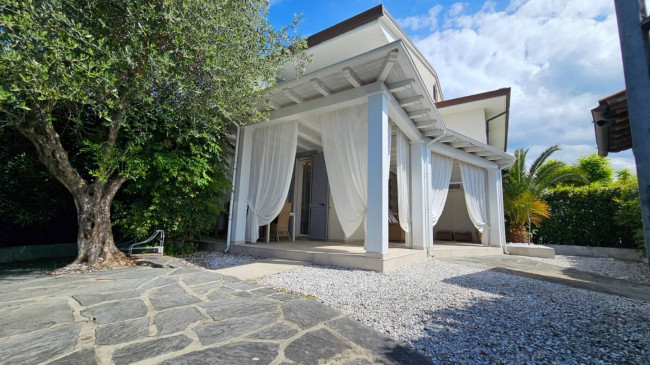 Villa Bifamiliare in vendita a Forte dei Marmi
