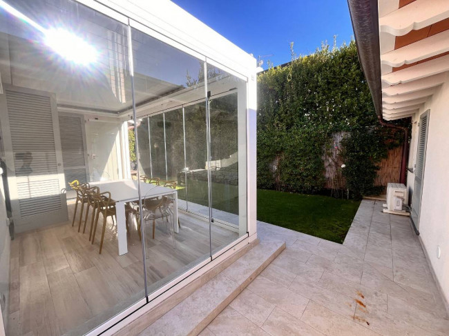 Villa Bifamiliare in vendita a Forte dei Marmi