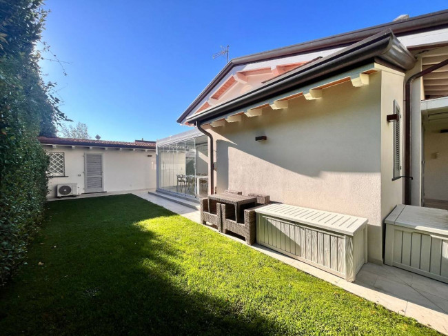 Villa Bifamiliare in vendita a Forte dei Marmi
