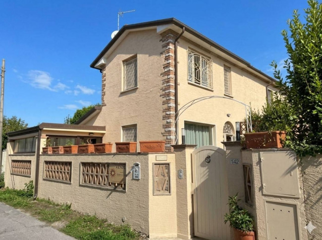 Villa Bifamiliare in vendita a Forte dei Marmi