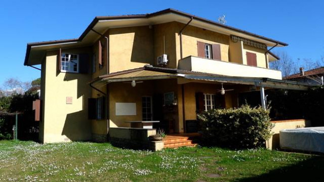 Villa Bifamiliare in vendita a Forte dei Marmi