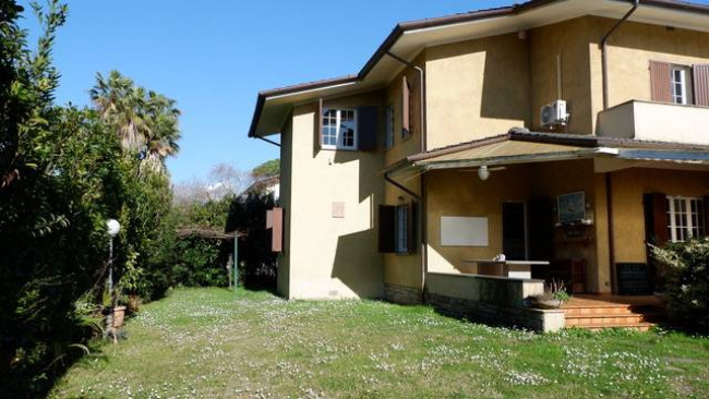Villa Bifamiliare in vendita a Forte dei Marmi