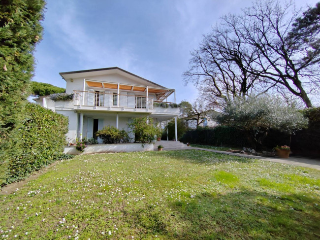 Villa Bifamiliare in vendita a Forte dei Marmi