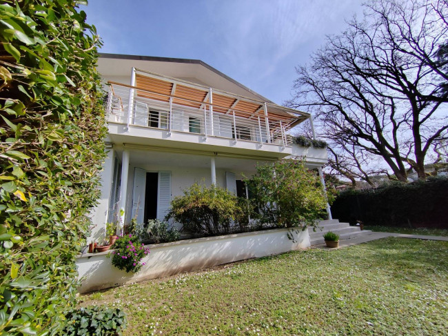 Villa Bifamiliare in vendita a Forte dei Marmi