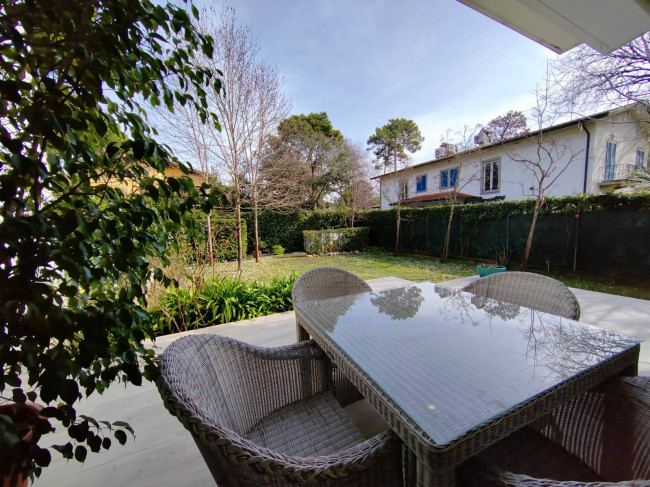 Villa Bifamiliare in vendita a Forte dei Marmi