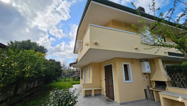 Villette a schiera in vendita a Montignoso