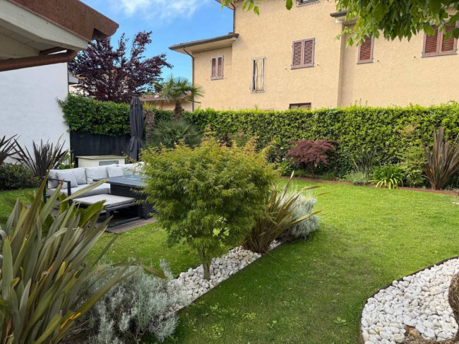 Villa Bifamiliare in vendita a Forte dei Marmi