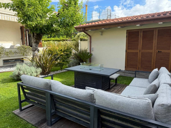 Villa Bifamiliare in vendita a Forte dei Marmi