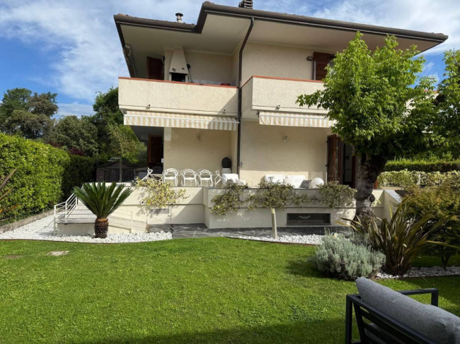 Villa Bifamiliare in vendita a Forte dei Marmi