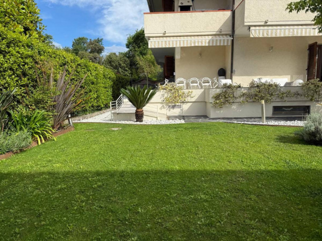 Villa Bifamiliare in vendita a Forte dei Marmi