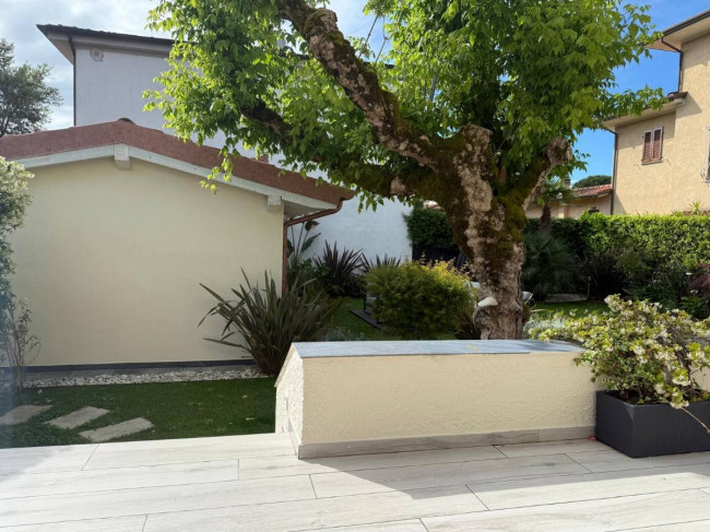 Villa Bifamiliare in vendita a Forte dei Marmi