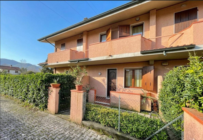Villette a schiera in vendita a Montignoso