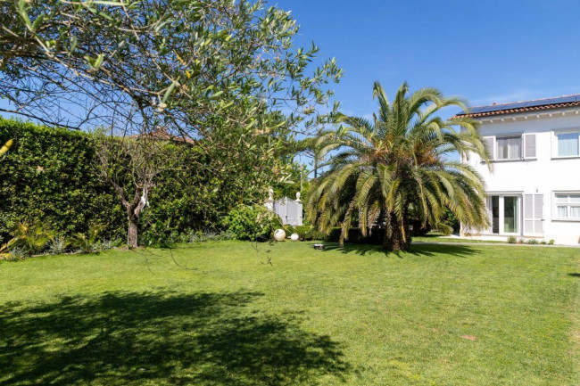 Villa in vendita a Forte dei Marmi