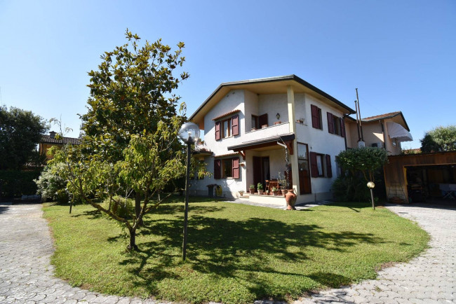 Villa Bifamiliare in vendita a Forte dei Marmi