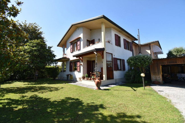 Villa Bifamiliare in vendita a Forte dei Marmi