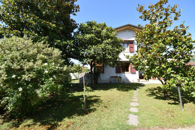 Villa Bifamiliare in vendita a Forte dei Marmi