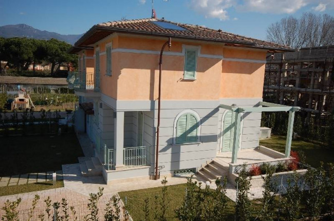 Villa Bifamiliare in vendita a Pietrasanta
