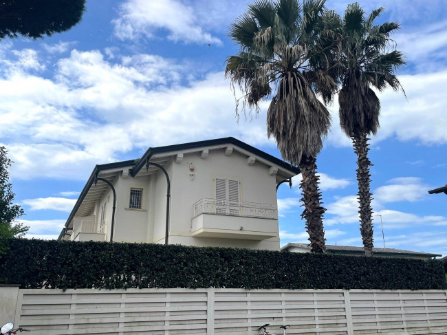 Villa Bifamiliare in vendita a Montignoso