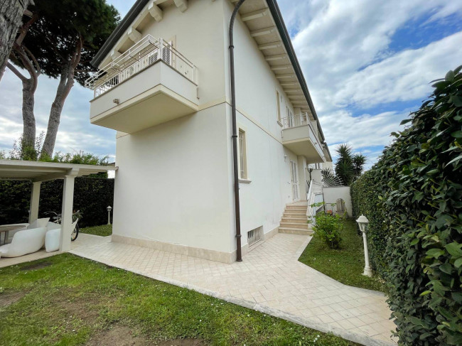 Villa Bifamiliare in vendita a Montignoso