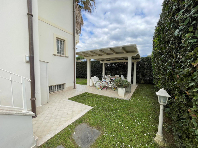 Villa Bifamiliare in vendita a Montignoso