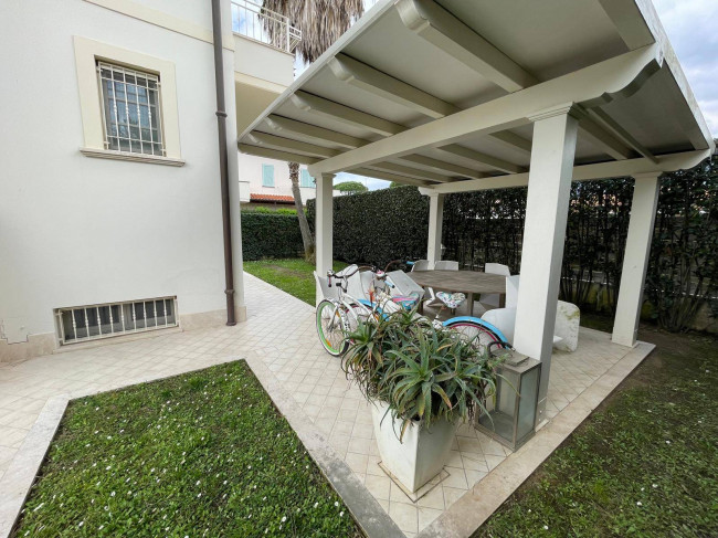 Villa Bifamiliare in vendita a Montignoso