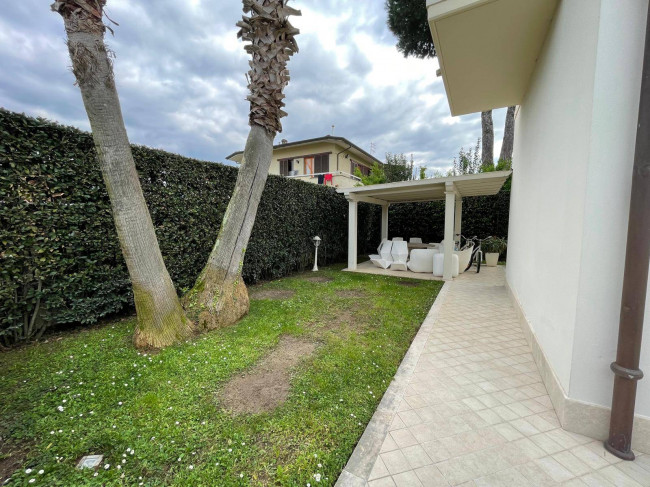 Villa Bifamiliare in vendita a Montignoso