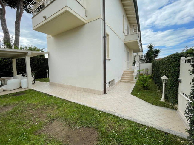 Villa Bifamiliare in vendita a Montignoso