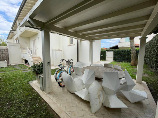 Villa Bifamiliare in vendita a Montignoso